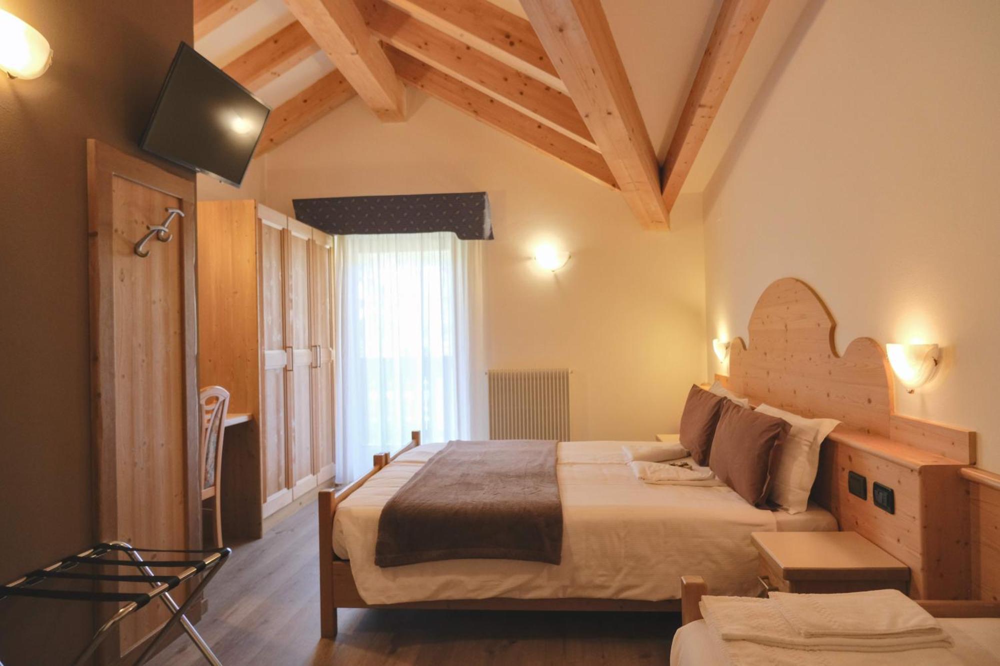 Flos Hotel Moena Εξωτερικό φωτογραφία